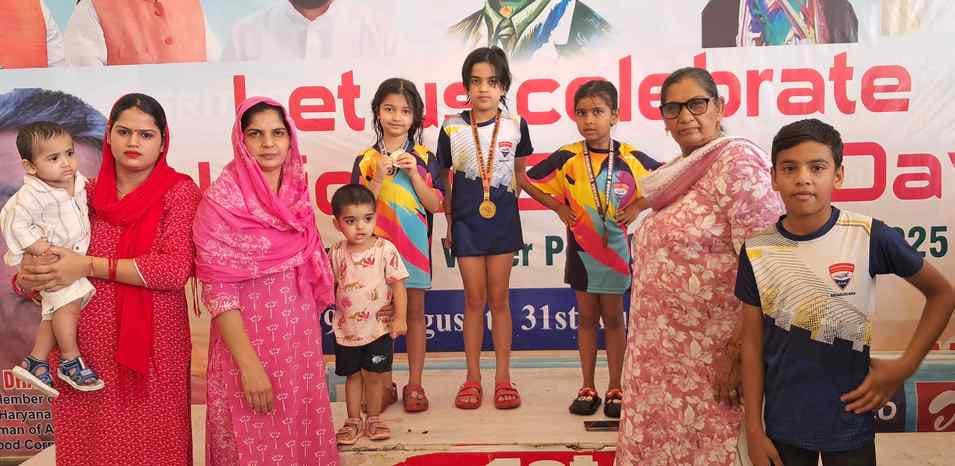 Bahadurgarh's mermaid Hetika Khatri became the best swimmer