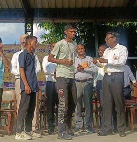 Krishak Samaj Inter College Gola was the champion in the senior category