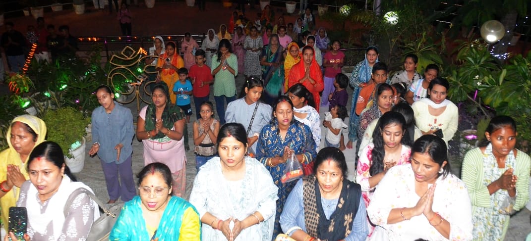 Devotees gathered for the mass recitation of Hanuman Chalisa