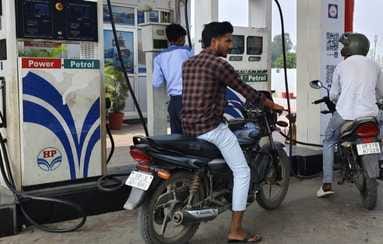 No helmet, no fuel rule fails, petrol is being distributed without restrictions