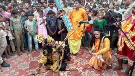 As soon as Ravana was killed, chants of praise for the Lord resounded.