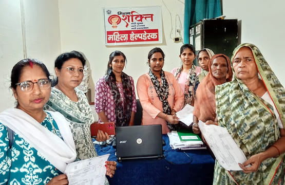 Tehsildar handed over Khatauni to five women