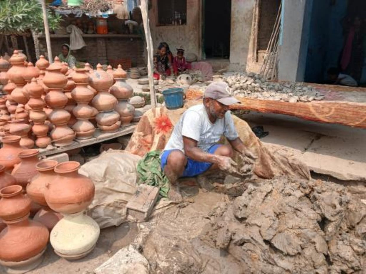 Hope for the light of prosperity from earthen pots and lamps