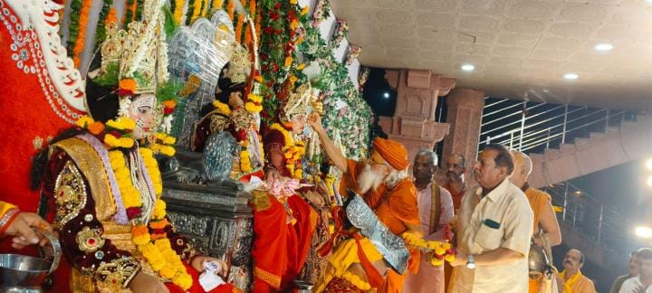 A grand enactment of the Sri Ramrajyabhishek Leela drew a large crowd