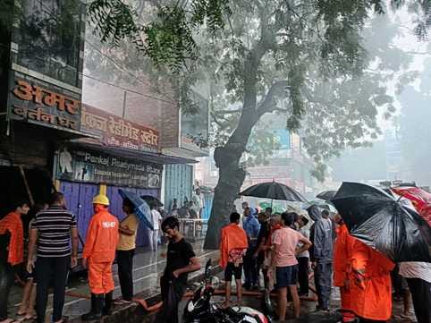 A short circuit caused a fire in a three-storey utensils shop.