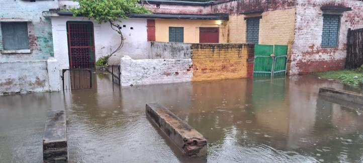 15,000 people from 3 villages are troubled by waterlogging.
