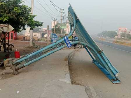 A young man demolished a bus shelter built along the highway.