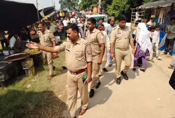 Police removed shops set up without permission during the Urs of Janeta Dargah.