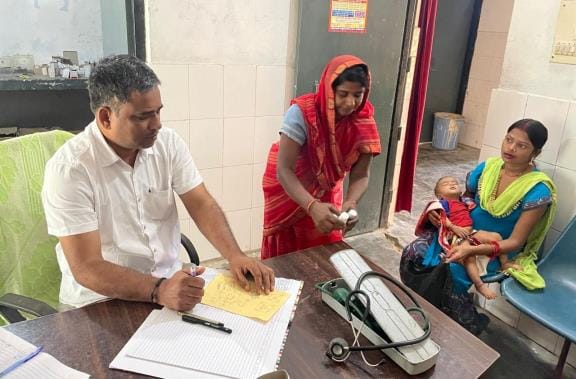 There was a crowd of stomach and skin patients, 2400 patients were treated