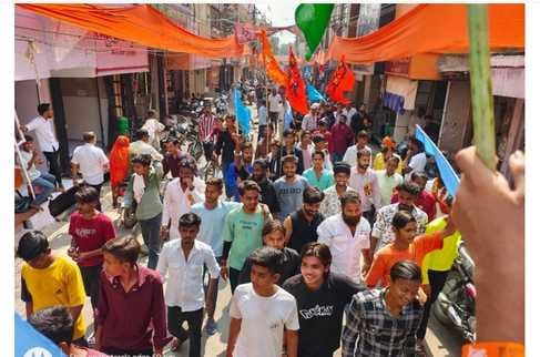 Flowers were showered on the Nishan Yatra taken out from various routes.