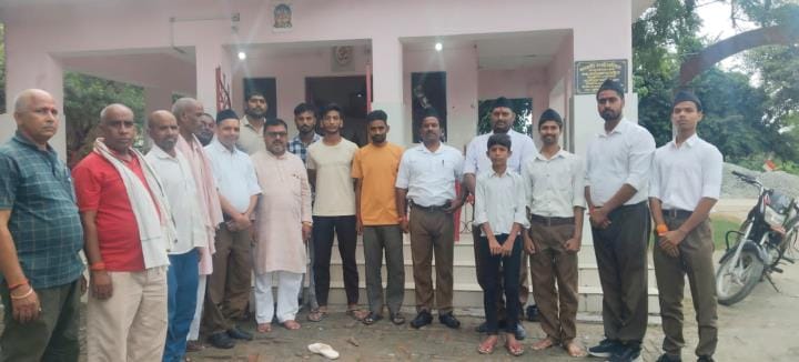 Sangh workers celebrated the centenary year by worshipping weapons.
