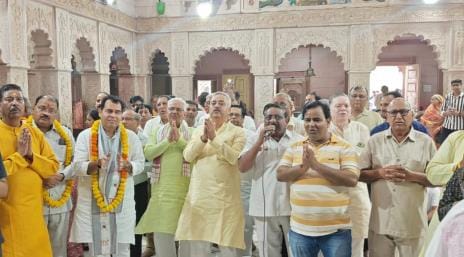Bhajans were sung to appease Thakurji during the Sharad Purnima festival.