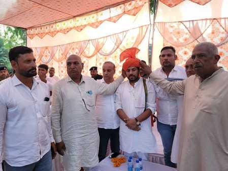 MLA Bhadana listened to the problems of the villagers.