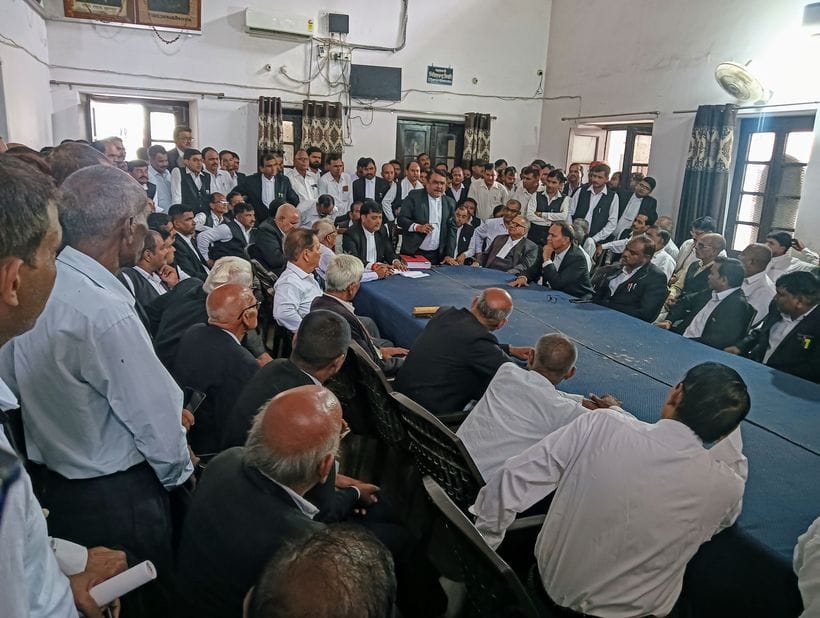 Advocates' agitation averted due to mediation of District Judge