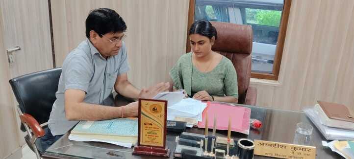 Shivani became BDO, ADO Panchayat Isha Chaudhary