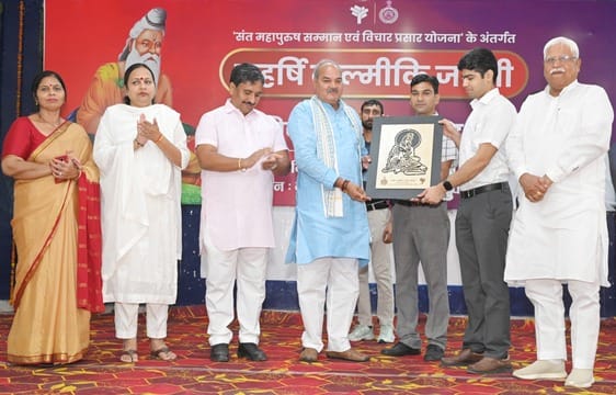 Safai Karamcharis should take a pledge to educate their children: Krishna Kumar