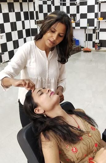 Karwa Chauth: Women's face and hair will be different in color