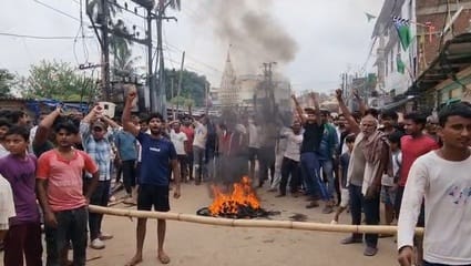 Anger erupted due to waterlogging, road from Badi Chowk to Dharhara was blocked by arson