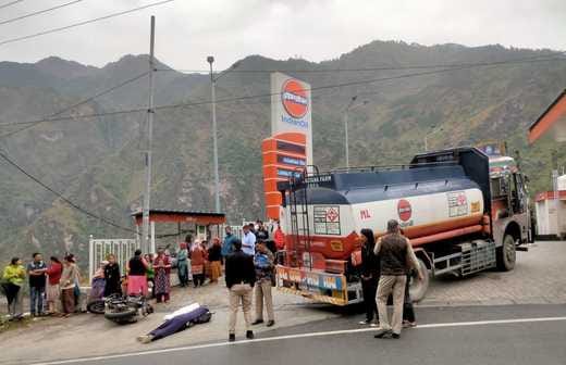 Tanker and bike collide in Jury, woman tourist dies