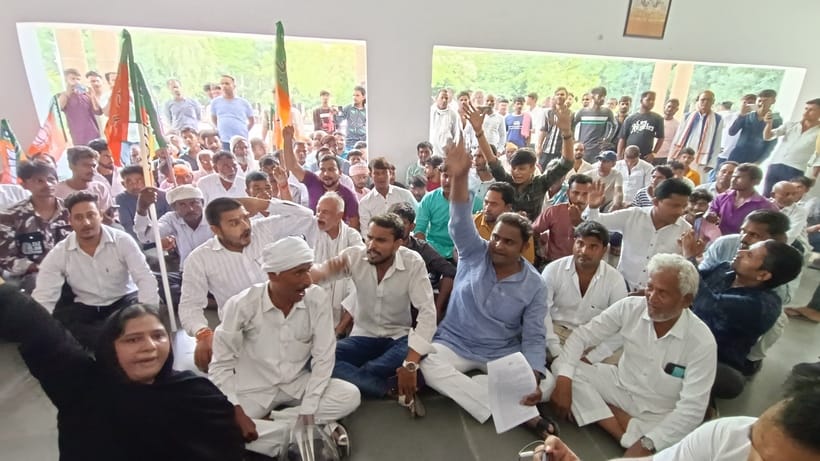 Development work stalled... enraged area panchayat members surrounded the collectorate