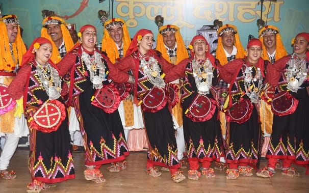 Surya Cultural Group Banogi became the winner of the folk dance competition