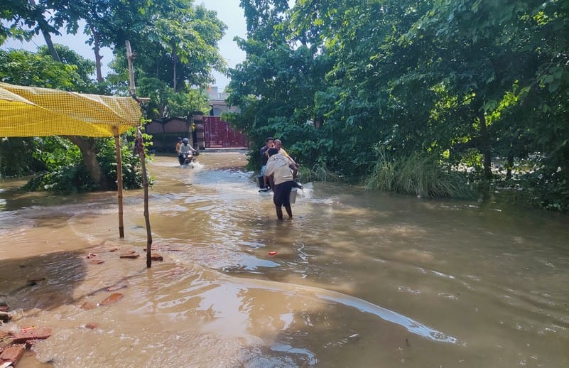 300 houses in Naya Basti are surrounded by water.