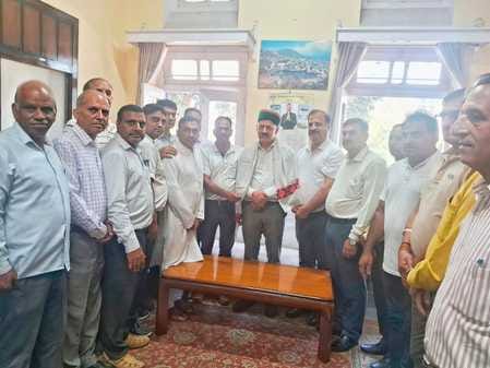 Unemployed MBBS doctors and their parents met the Technical Education Minister regarding their demands.