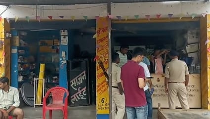 Nalanda news In Nalanda, miscreants in a car stole from a tent shop.