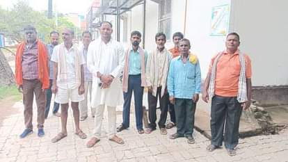 मृतक के शोकाकुल परिजन