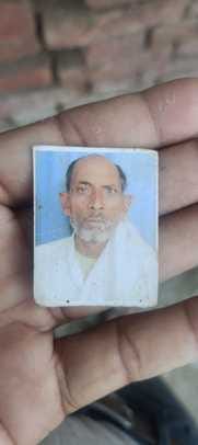 A farmer guarding his crop was attacked by stray cattle, resulting in his death.