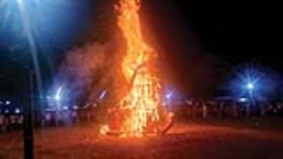 As soon as Shri Ram returned to Ayodhya with Sita and Lakshman, people lit ghee lamps.