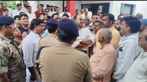 ओबीसी वर्ग ने किया घेराव