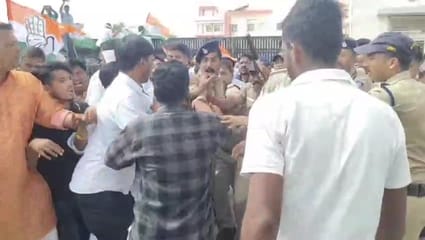 पुलिस और कांग्रेसियों के बीच हुई झड़प