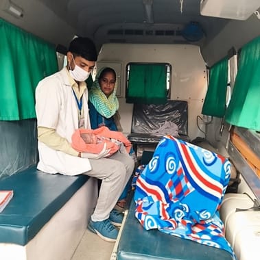 A cry of joy resounded in the 108 ambulance, mother and child are healthy.