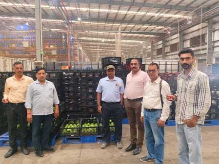 The first consignment of Himachal's sweet lime reaches Reliance Retail Store