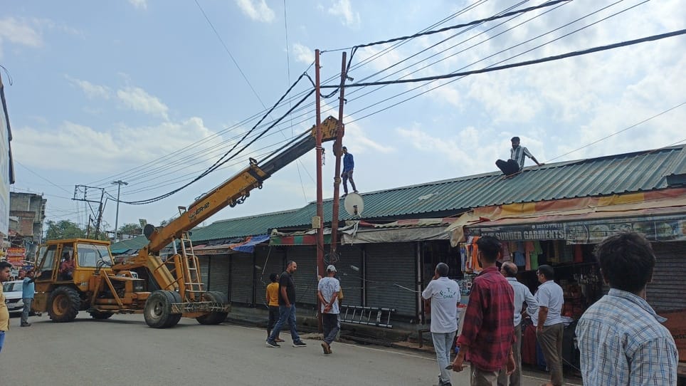 Trees fell on power poles and wires, disrupting power supply; 86 transformers were out of order.