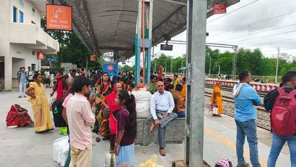 Seven trains, including Sarnath, were delayed by two to five hours.