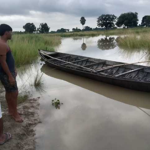 A young man who went fishing was swept away; his body was not found even after 36 hours.