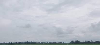 आसमान पर छाए बादल।