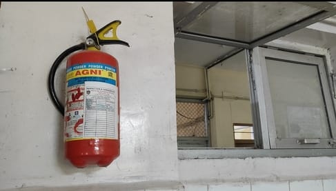 Banswara News: Fire safety lapses exposed as extinguisher found empty in trauma ward