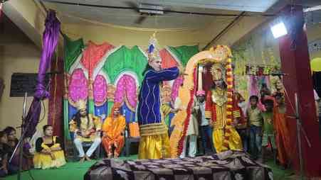 Shri Ram broke Shiva's bow, Sita put the garland on him.