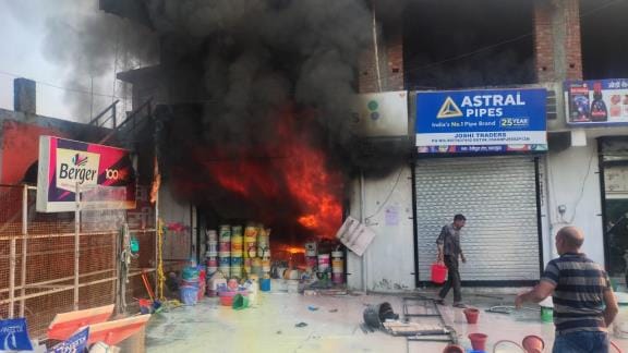 Fire in paint shop causes loss of lakhs