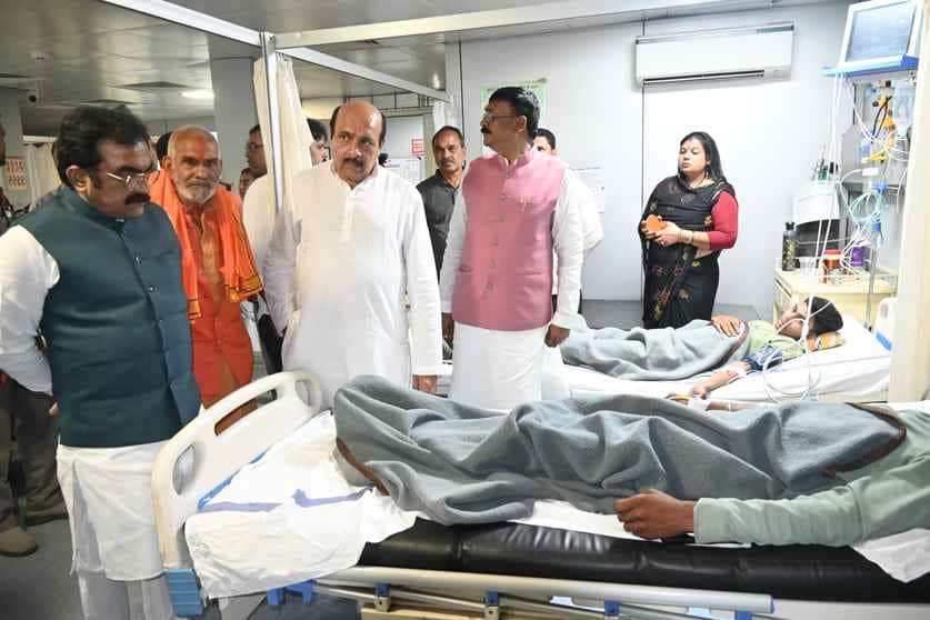 अस्पताल में भर्ती घायल।