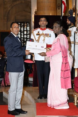 Prof. Karmaveer receives award from President Draupadi Murmu