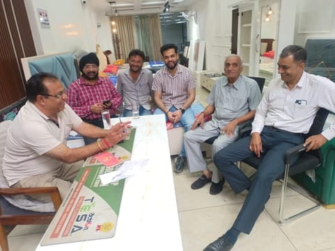 Shopkeepers demanded increased security at Krishna Bazaar Pratap Chowk.