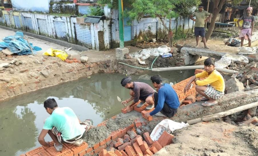 The city's drainage system will be improved with three crore rupees.