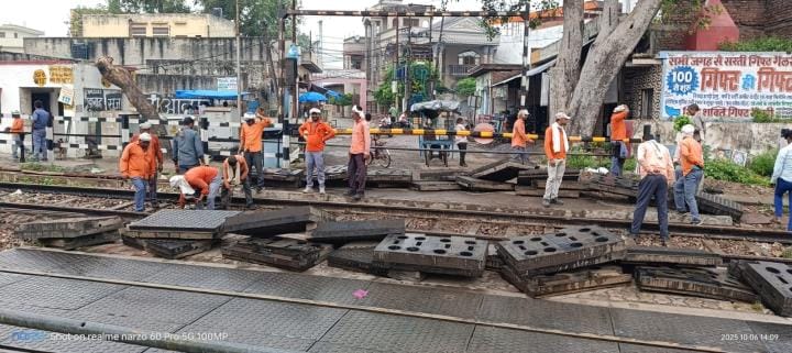 The railway gate remained closed, and an additional four-km detour was made.