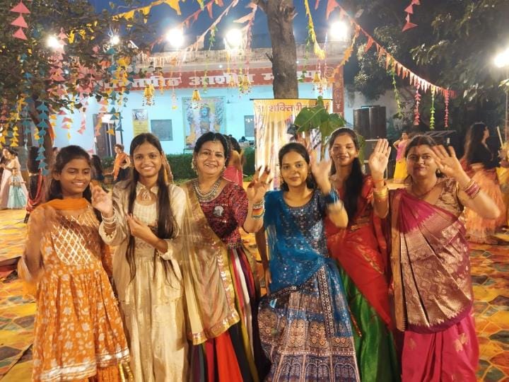 The echo of Garba, friends danced to the drum