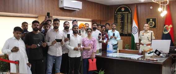 16 lost mobile phones returned to their owners