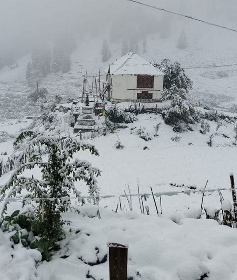 Chamba reels under cold wave after rain and snowfall; 32 roads restored, 26 still closed